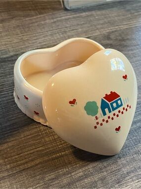Russ Heart-Shaped Ceramic Trinket Box with Cottage Motif - Cream & Red